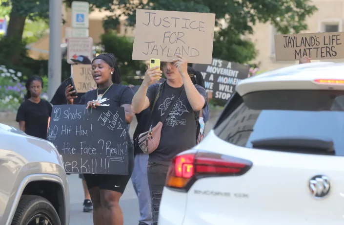 Οχάιο: Διαδηλώσεις μετά τον θάνατο Αφροαμερικανού  από πυροβολισμούς αστυνομικών
