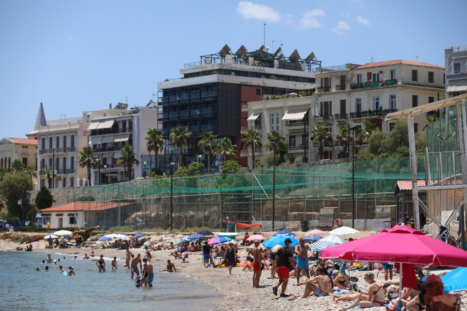 Καιρός: Ζέστη και ισχυρό μελτέμι, σήμερα, Κυριακή