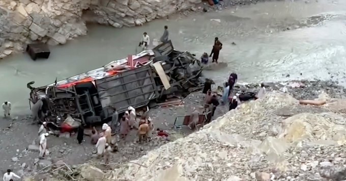 Πακιστάν: Τουλάχιστον 19 νεκροί από πτώση λεωφορείου σε φαράγγι | tovima.gr