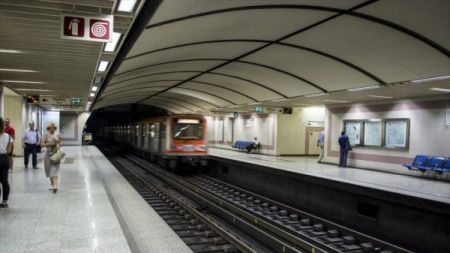 Μοναστηράκι: Άνοιξε ο σταθμός του Μετρό