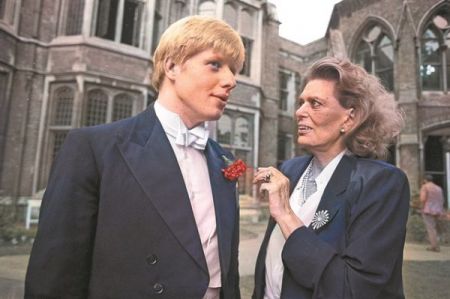 Telegraph: «Καίει» τον Τζόνσον μετά από δημοσίευμα των «Νέων» για τα Ελγίνεια