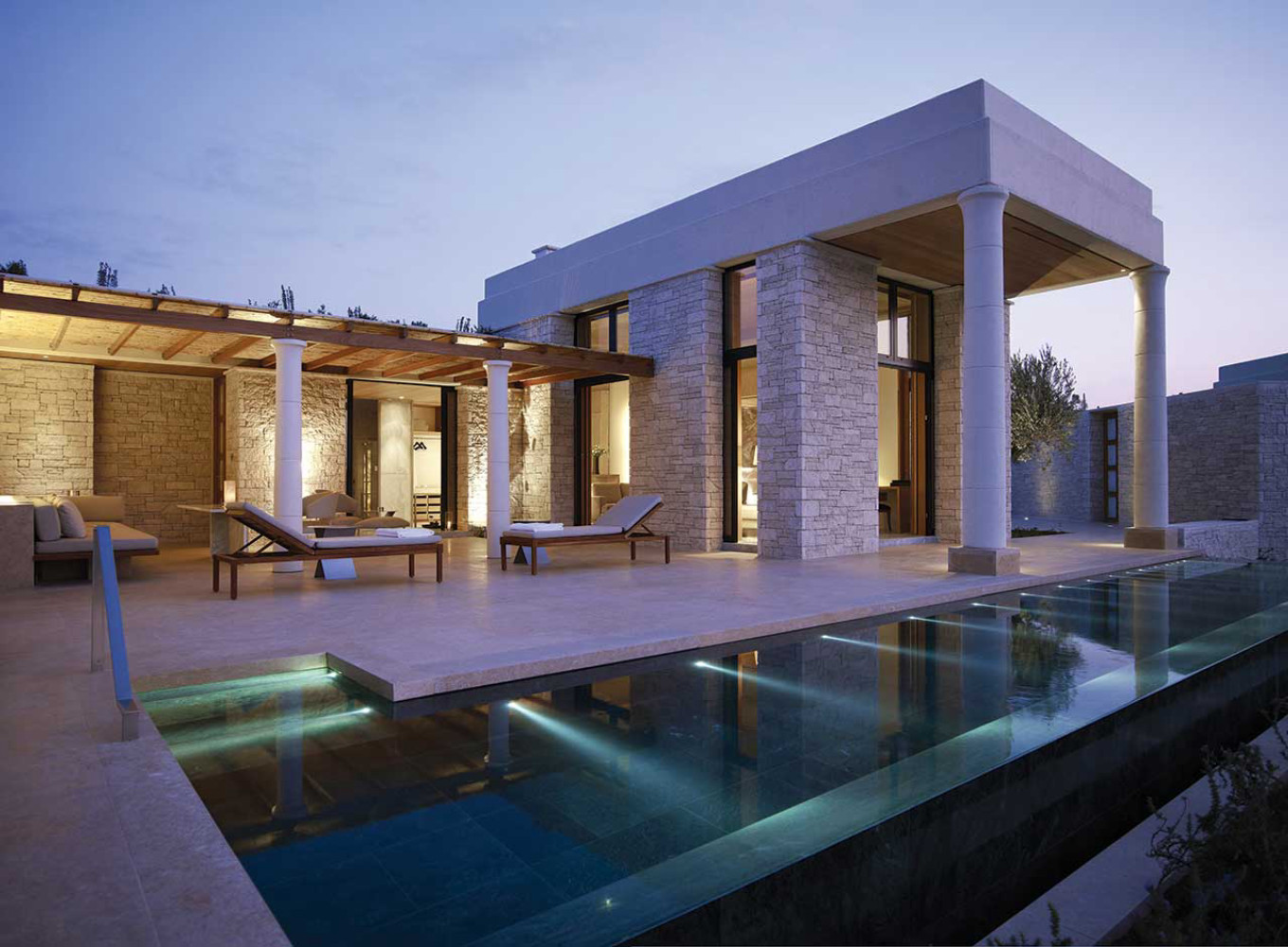 Αργολίδα: Αναστέλλει προσωρινά τη λειτουργία του το «Amanzoe» μετά τη φωτιά