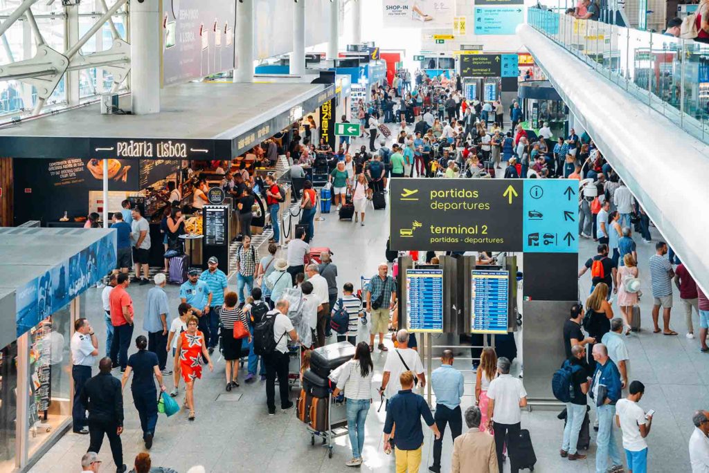 Πορτογαλία: Σοβαρά προβλήματα στο αεροδρόμιο της Λισαβόνας – Ουρές και ακυρώσεις πτήσεων