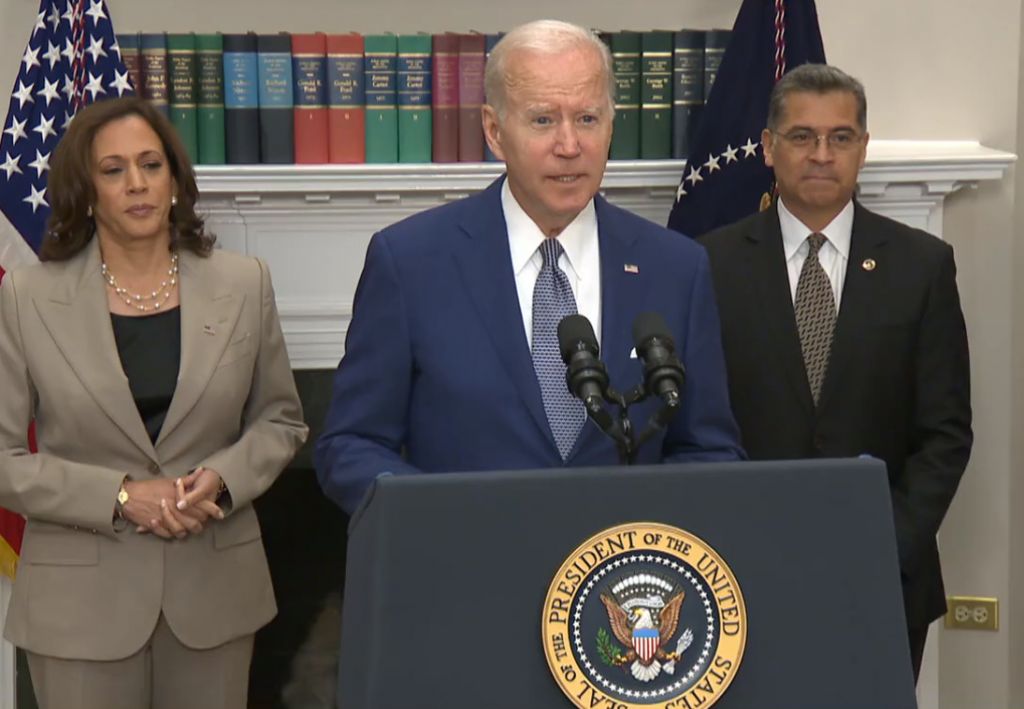 Μπάιντεν: Υπέγραψε διάταγμα για πρόσβαση στην άμβλωση και την αντισύλληψη