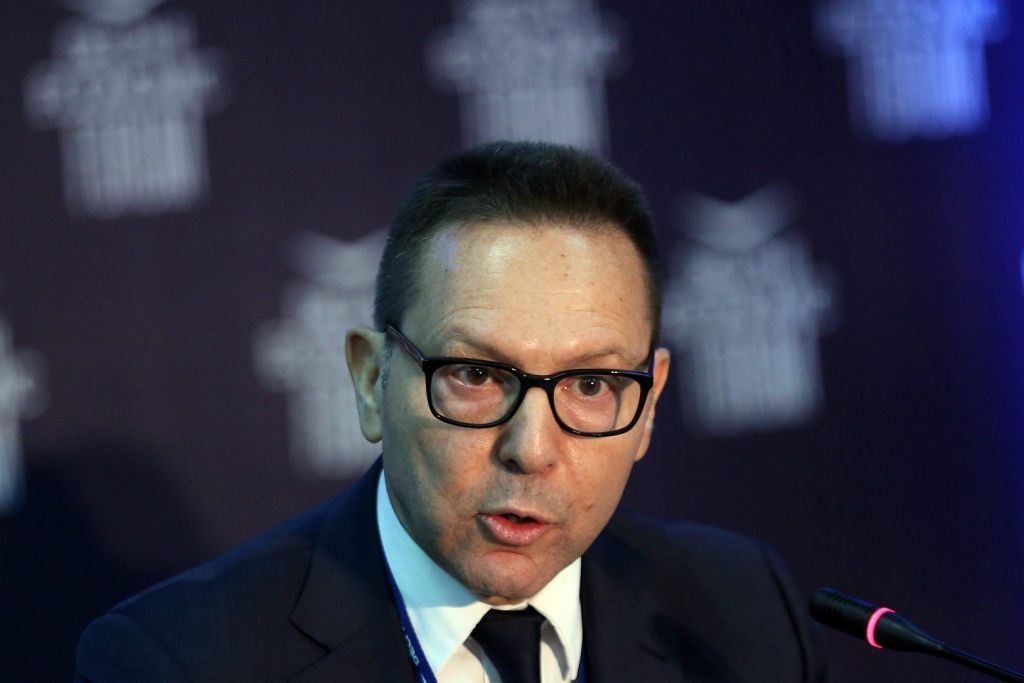 Στουρνάρας στο Bloomberg: Το νέο εργαλείο στήριξης μπορεί να μείνει στο ράφι