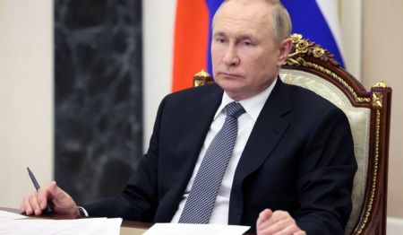 Πούτιν: Διδάκτορας ή δικτάτορας;