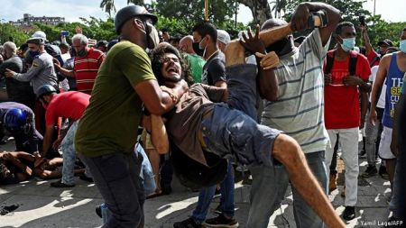 Κούβα: Οργή, ελλείψεις, μαζική έξοδος