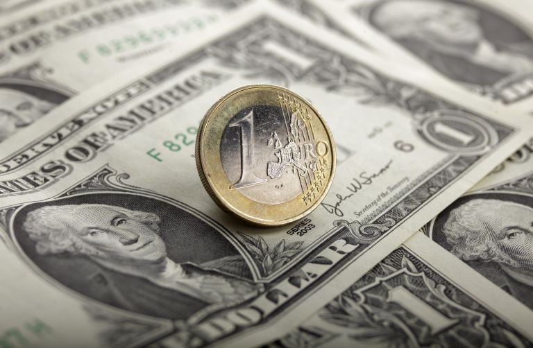 Πώς φτάσαμε στο 1:1 για ευρώ και δολάριο – Τι σημαίνει για την Ευρώπη | tovima.gr