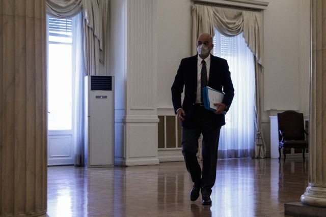 Στη Χάγη ο Δένδιας – Στο τραπέζι εγκλήματα πολέμου στην Ουκρανία