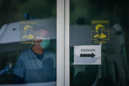 Κορωνοϊός: «Ανησυχητική πίεση στα νοσοκομεία», «βλέπει» η ΠΟΕΔΗΝ – Συνιστά προσοχή και μέτρα