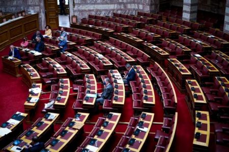 Νομοσχέδιο ΑΕΙ: Ονομαστική ψηφοφορία ζητάει το ΚΚΕ – Αποχώρησε ο ΣΥΡΙΖΑ
