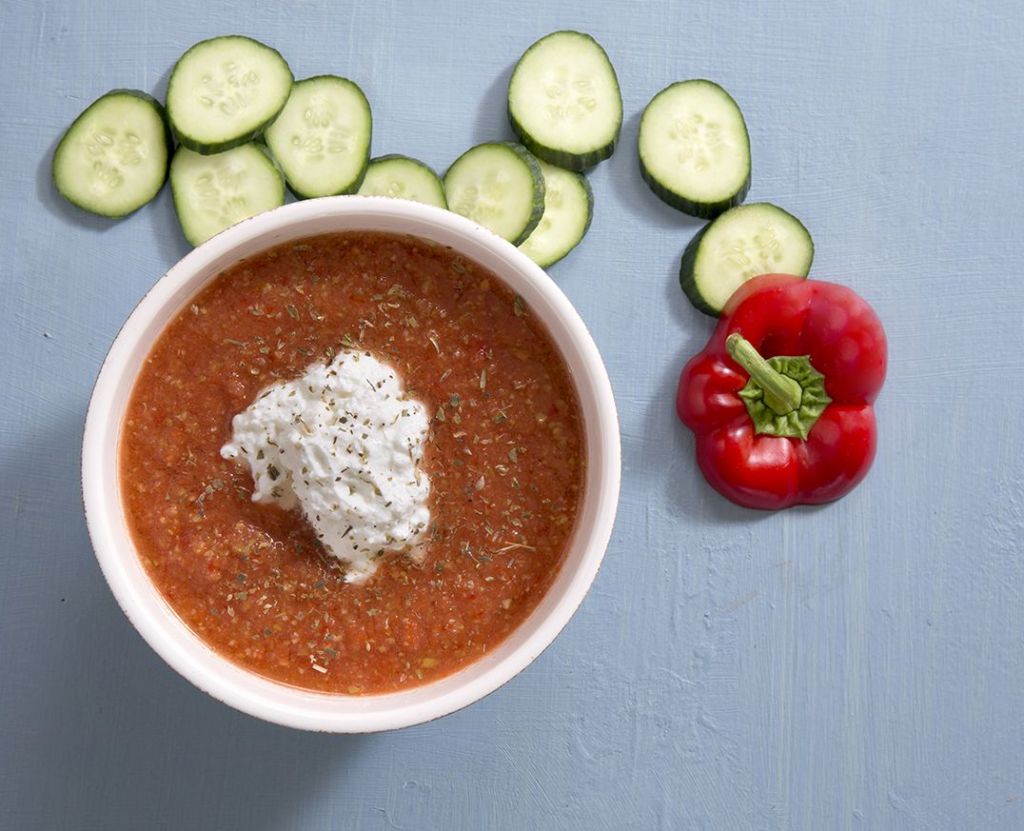 Σούπα χωριάτικης σαλάτας