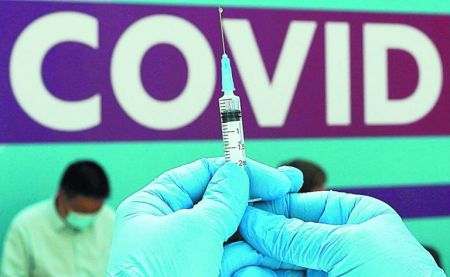 Κορωνοϊός: Στη μάχη με «διδύναμα» εμβόλια