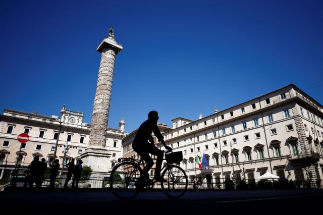 Οι τιμές τραβάνε την ανηφόρα και στην Ιταλία: Αυξήσεις έως και 68% – Πανάκριβες οι διακοπές