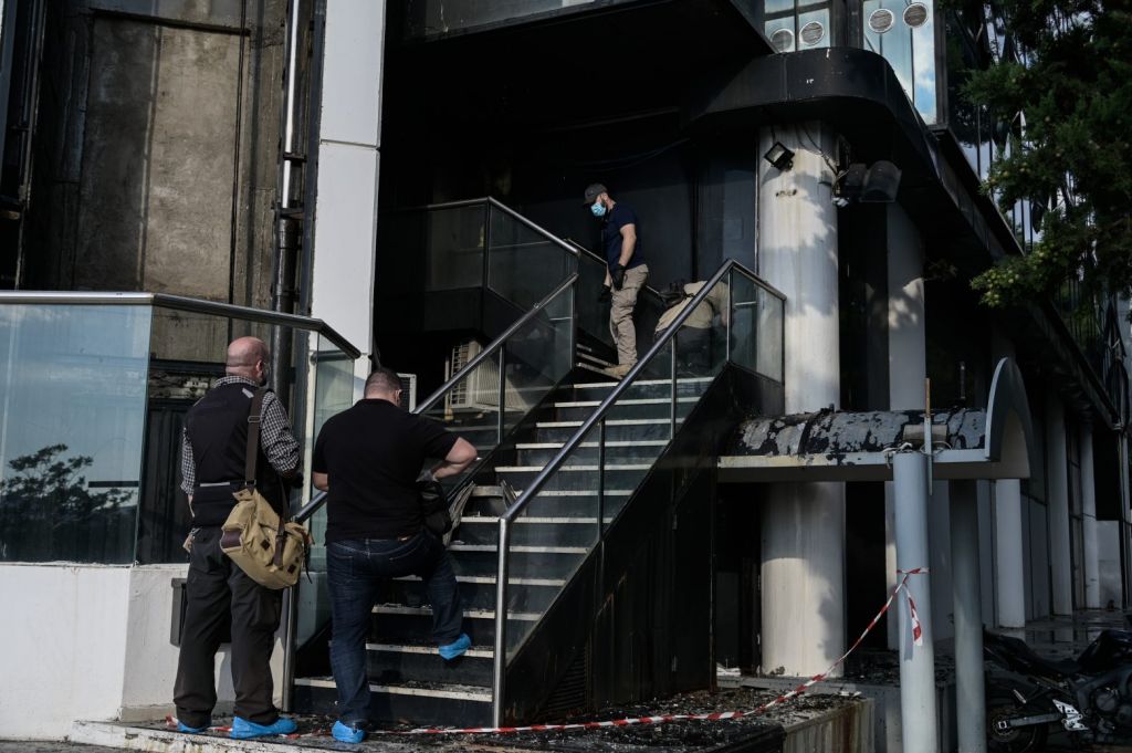 Real: Βίντεο ντοκουμέντο από την εμπρηστική επίθεση – Οι κάμερες κατέγραψαν τις κινήσεις των δραστών