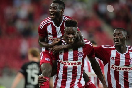 Ολυμπιακός: Με Φερεντσβάρος ή Σλόβαν, αν αποκλειστεί…