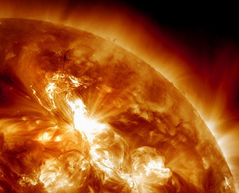 Διάστημα: Ηλιακή καταιγίδα θα «χτυπήσει» αύριο τη Γη – Πώς θα την επηρεάσει, τι δείχνει το μοντέλο της NASA | tovima.gr
