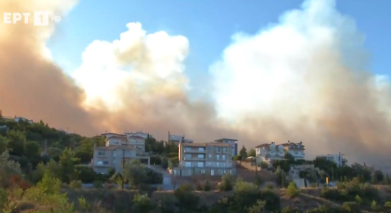 Φωτιά στην Πεντέλη: Εκκενώνεται το Ντράφι και η Ανθούσα –  Στα 500 μέτρα από τα πρώτα σπίτια η πυρκαγιά
