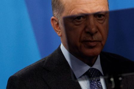 Ο Ερντογάν ψάχνει να δέσει νέες συμμαχίες σε συμβόλαια εξοπλιστικών