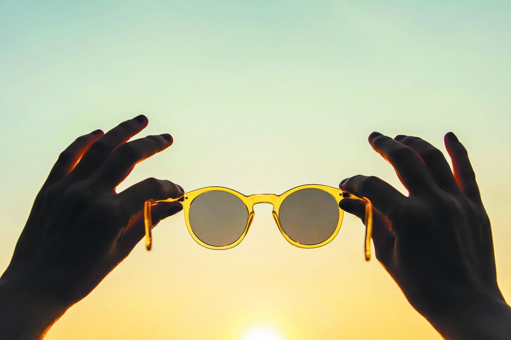 Πώς να προστατεύσετε τα μάτια από τις παγίδες της παραλίας