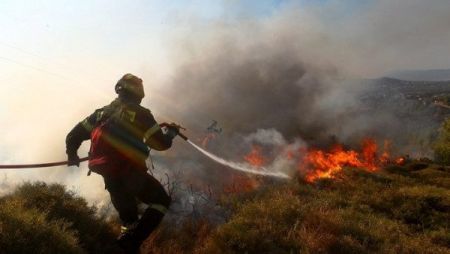 Νέος συναγερμός στην Πυροσβεστική: Φωτιά στην Αλμυρή Κορινθίας
