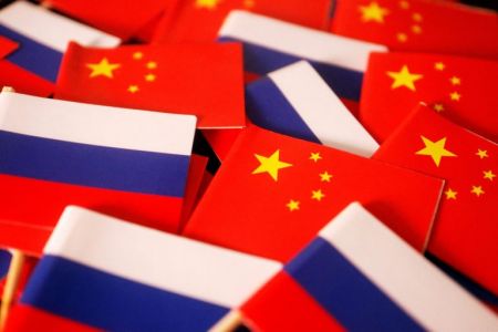Κίνα: Η διττή στρατηγική του Πεκίνου – Γυρνά την πλάτη στη Ρωσία