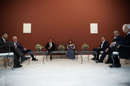 Δεξίωση στο Προεδρικό: Τα πηγαδάκια, ο Ντράγκι, οι μαϊμού ταμειακές και οι όμορφες παρουσίες