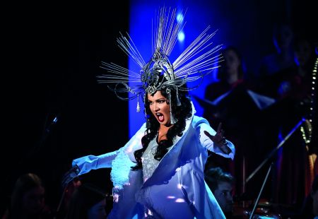 Κάτι τρέχει με την Αννα!