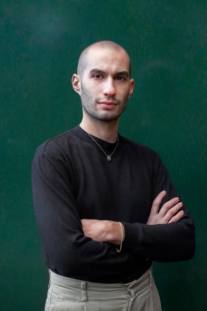 Ακης Κόκκινος: «Μας ενδιαφέρει να δώσουμε φωνή στους τόπους που έχουν σιωπήσει»