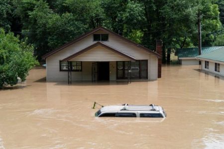 ΗΠΑ: Σε κατάσταση έκτακτης ανάγκης το Κεντάκι – Nεκροί και αγνοούμενοι από τις πλημμύρες