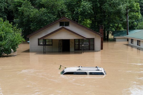 ΗΠΑ: Σε κατάσταση έκτακτης ανάγκης το Κεντάκι – Nεκροί και αγνοούμενοι από τις πλημμύρες