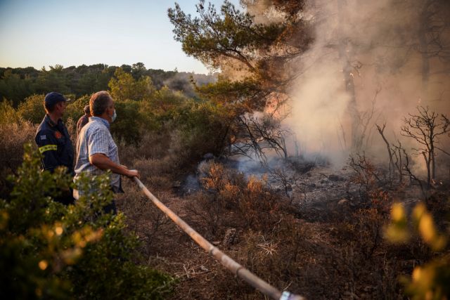 Φωτιά στα Κρέστενα: Νέος συναγερμός στην Πυροσβεστική