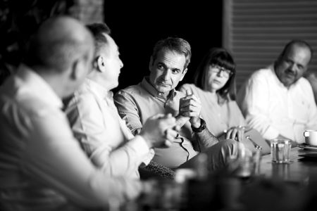 Τα «όπλα» του Μαξίμουστον δρόμο για την κάλπη