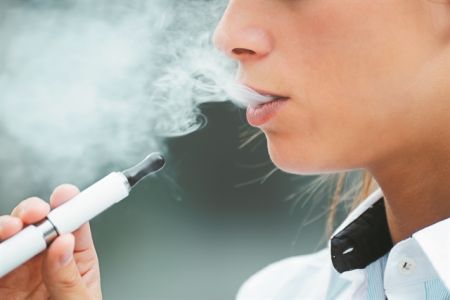 Dr. Peter Harper: «Είμαστε υποχρεωμένοι να εξετάσουμε στρατηγικές μείωσης της βλάβης του καπνίσματος»