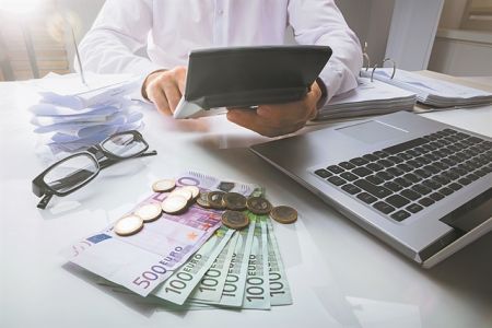 Στο τραπέζι τεκμήρια και τέλοςεπιτηδεύματος