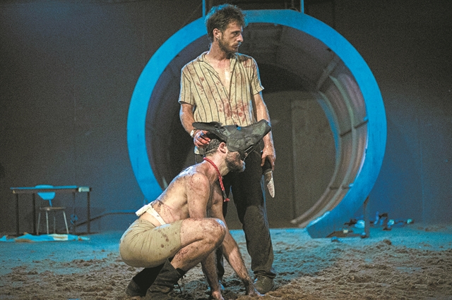 «Είμαι σκληρός με τον εαυτό μου όταν γράφω»