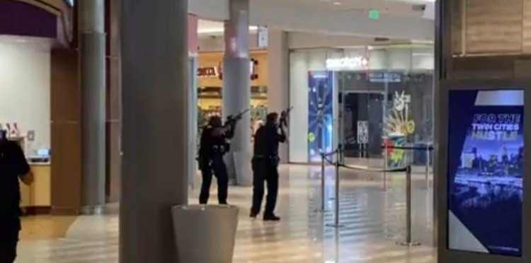 ΗΠΑ: Πανικός και σκηνές τρόμου λόγω πυροβολισμών στο μεγαλύτερο εμπορικό κέντρο