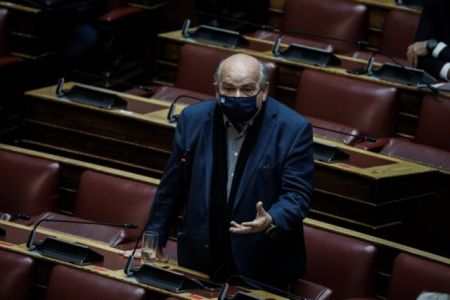 Βούτσης: Ποια πολιτικά πρόσωπα και κόμματα είναι ακόμα σε καθεστώς παρακολούθησης;