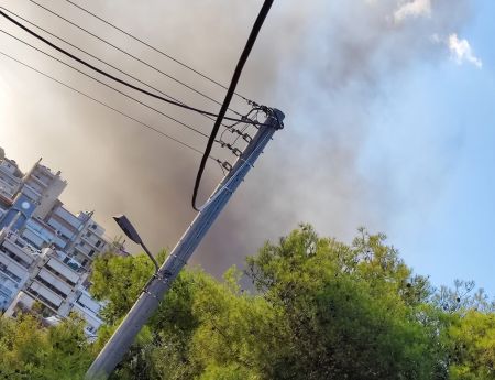 Κορυδαλλός: Φωτιά κοντά σε σπίτια – Συναγερμός στην πυροσβεστική