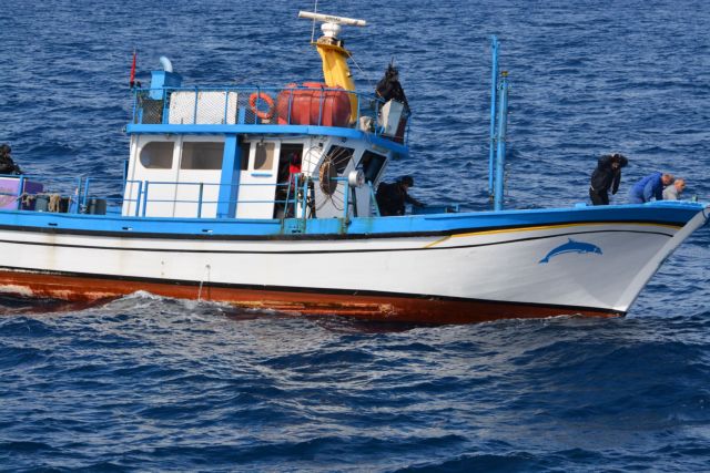 Σύγκρουση αλιευτικού με καταμαράν στην Κεφαλονιά: Τραυματίστηκε ψαράς