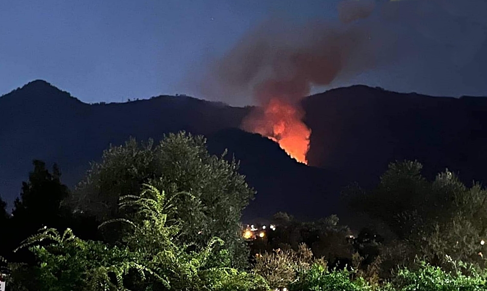 Πυροσβεστική: Σε ύφεση η φωτιά στη Θάσο – 61 δασικές πυρκαγιές σε ένα 24ωρο