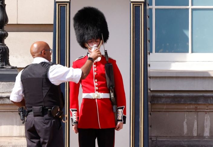 Βρετανία: Πορτοκαλί προειδοποίηση για «ακραία ζέστη» ενόψει νέου κύματος καύσωνα