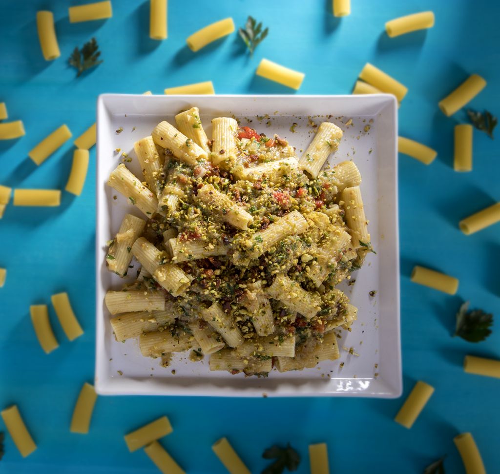 Πένες με κολοκύθια, μελιτζάνες και πιπεριές