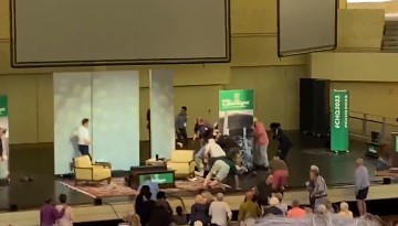 Σαλμάν Ρούσντι: Στο χειρουργείο ο συγγραφέας – Ποιος είναι ο δράστης