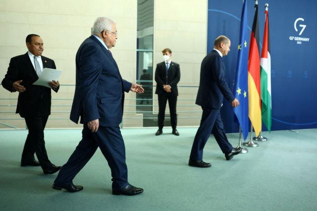 Σάλος στη Γερμανία: Δηλώσεις Αμπάς προκαλούν θύελλα επικρίσεων – Επίθεση στον Σολτς