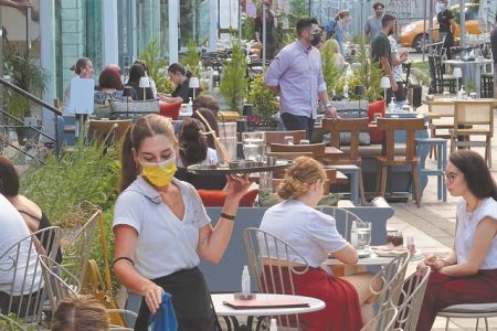 ΕΛΣΤΑΤ: Εκτινάχθηκε ο τζίρος των επιχειρήσεων τον Ιούνιο – Εκτοξεύτηκε για εστίαση και καταλύματα