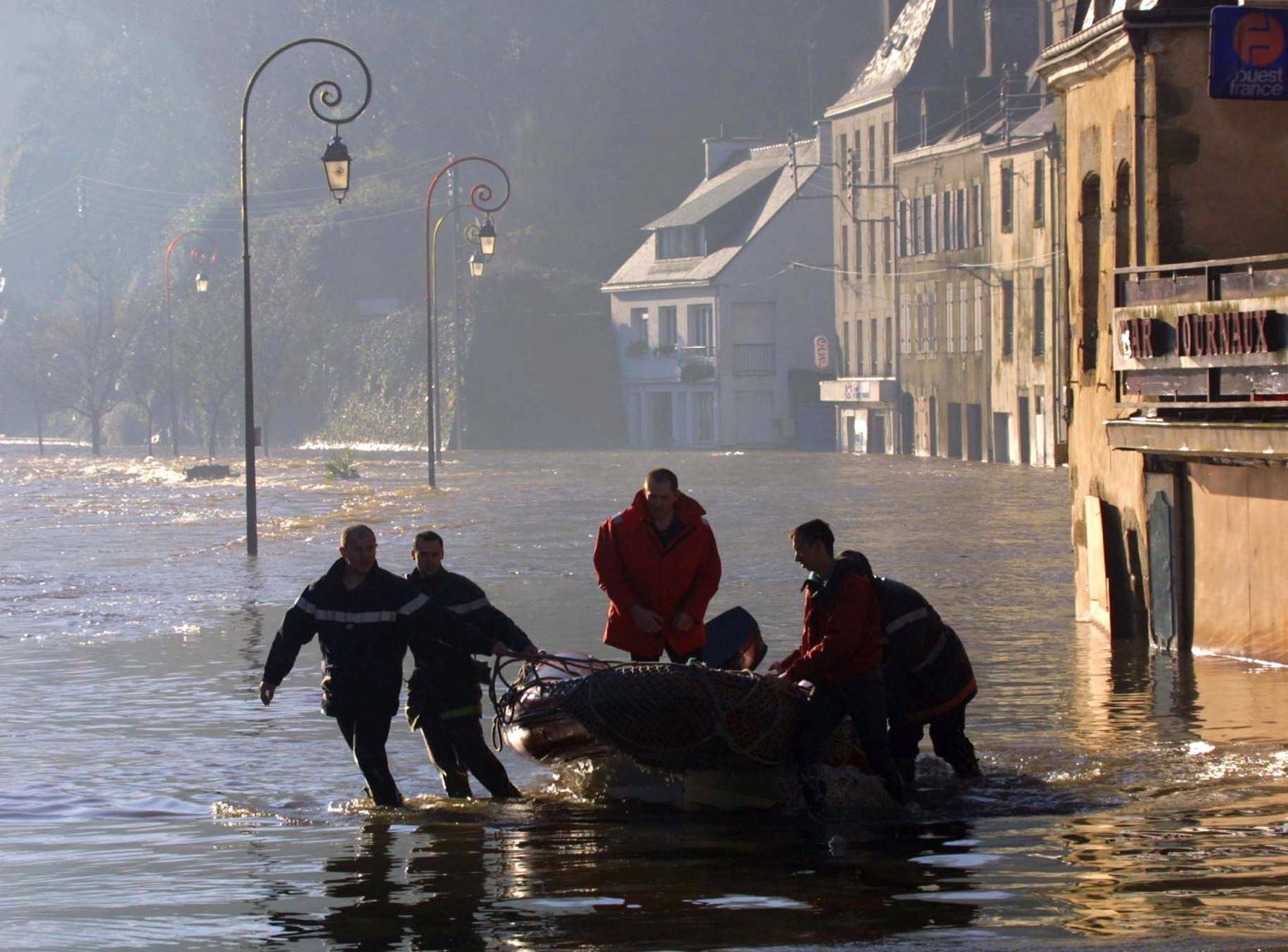 Γαλλία: Μετά την ξηρασία, φονικές καταιγίδες στην Κορσική – Ένας νεκρός και εννέα τραυματίες