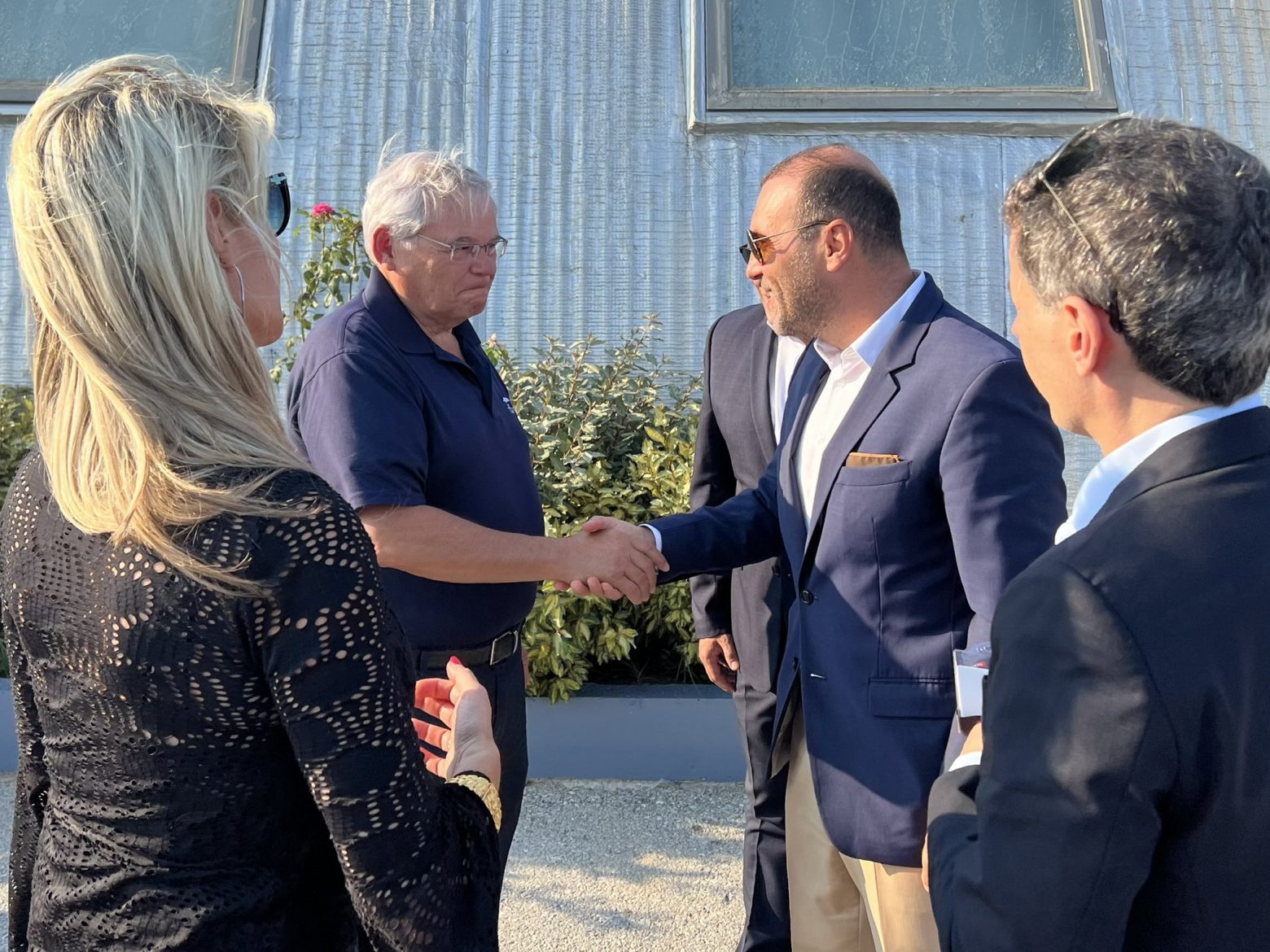 Μενέντεζ: Το λιμάνι της Αλεξανδρούπολης επισκέφθηκε ο αμερικανός γερουσιαστής (Εικόνες)