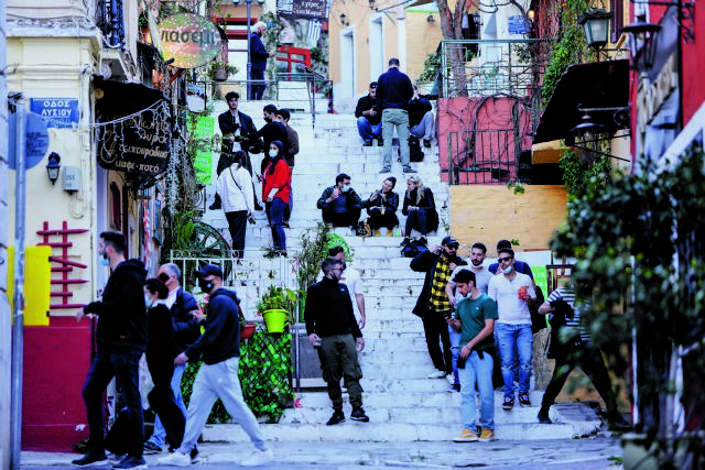 Κορωνοϊός: Πώς μπορεί να ανακοπεί η αποκλιμάκωση της πανδημίας στην Ελλάδα | tovima.gr