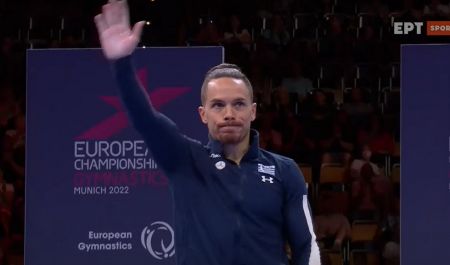 Η απονομή του χρυσού μεταλλίου στον Λευτέρη Πετρούνια